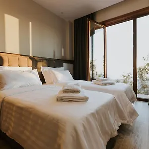 3* Hotel Kroi Near Castle Entrance Castle And Town View