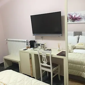lux-de-paris.hotels-in-tirana.com/