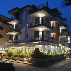 Dollari Hotell
